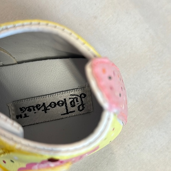 Le Tootsies - NWOT - Yellow and Pink Baby Walker Shoes with Bow - Picture 5 of 5